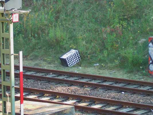3D Kloz neben S-Bahn Gleisen, Vergroesserung