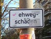Schild: Gehwegschaeden-f10-018-58